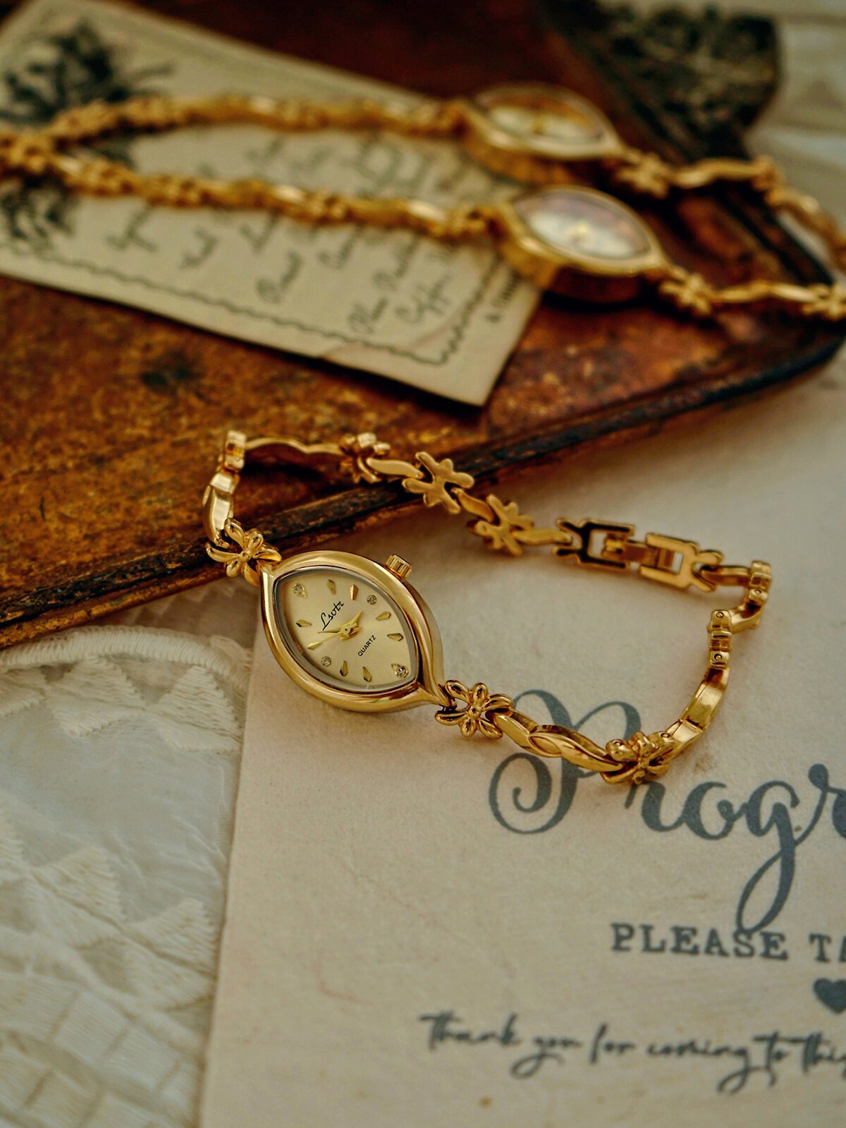 1 piece of new french style retro gold small dial women's watch, fashionable, simple, luxurious, elegant, compact, waterproof, bracelet style, suitable for daily wear, dinner parties, and other occasions to decorate the wrist 1 piece of new french style retro gold small dial women's watch, fashionable, simple, luxurious, elegant, compact, waterproof, bracelet style, suitable for daily wear, dinner parties, and other occasions to decorate the wrist