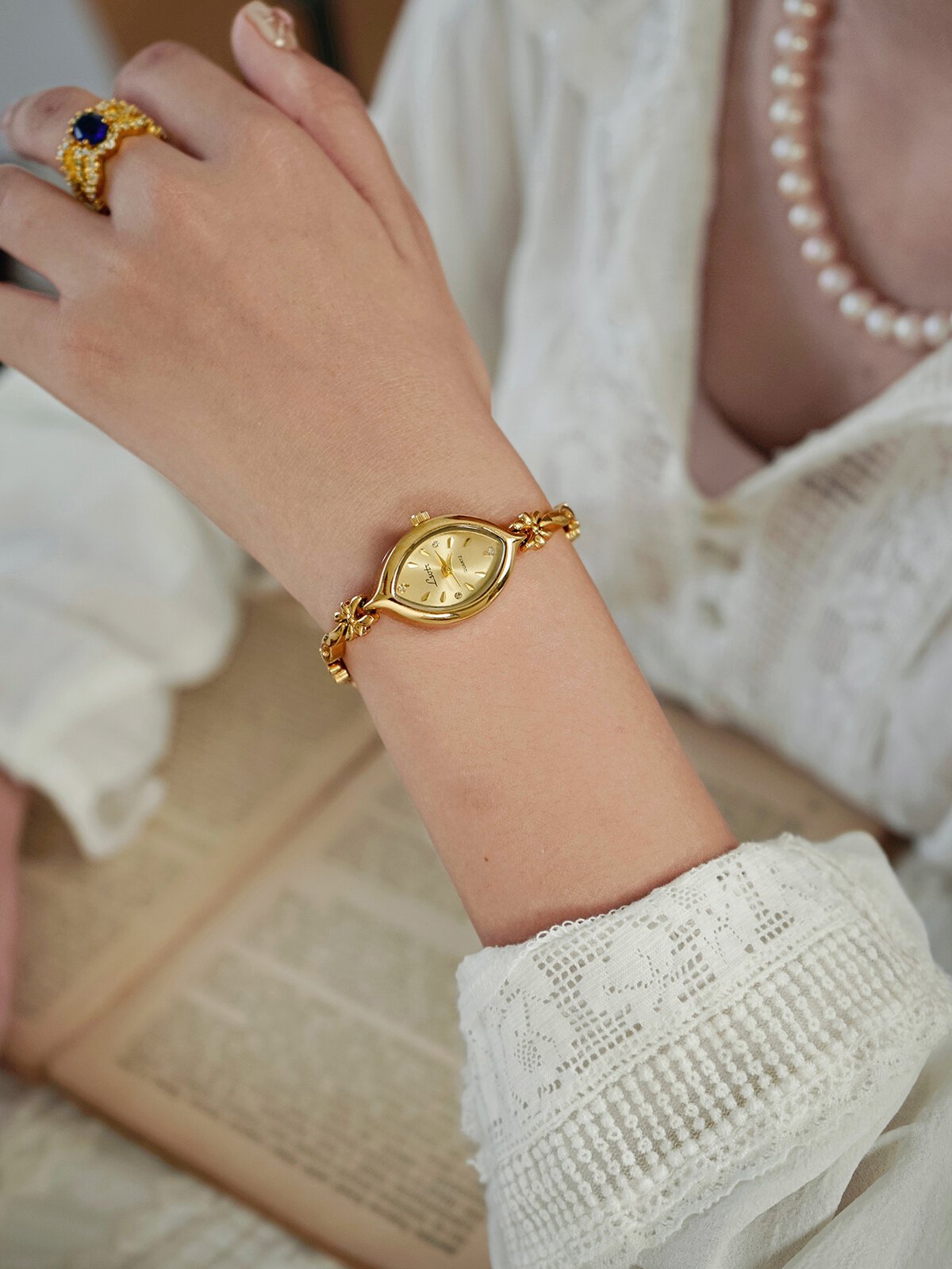 1 piece of new french style retro gold small dial women's watch, fashionable, simple, luxurious, elegant, compact, waterproof, bracelet style, suitable for daily wear, dinner parties, and other occasions to decorate the wrist 1 piece of new french style retro gold small dial women's watch, fashionable, simple, luxurious, elegant, compact, waterproof, bracelet style, suitable for daily wear, dinner parties, and other occasions to decorate the wrist