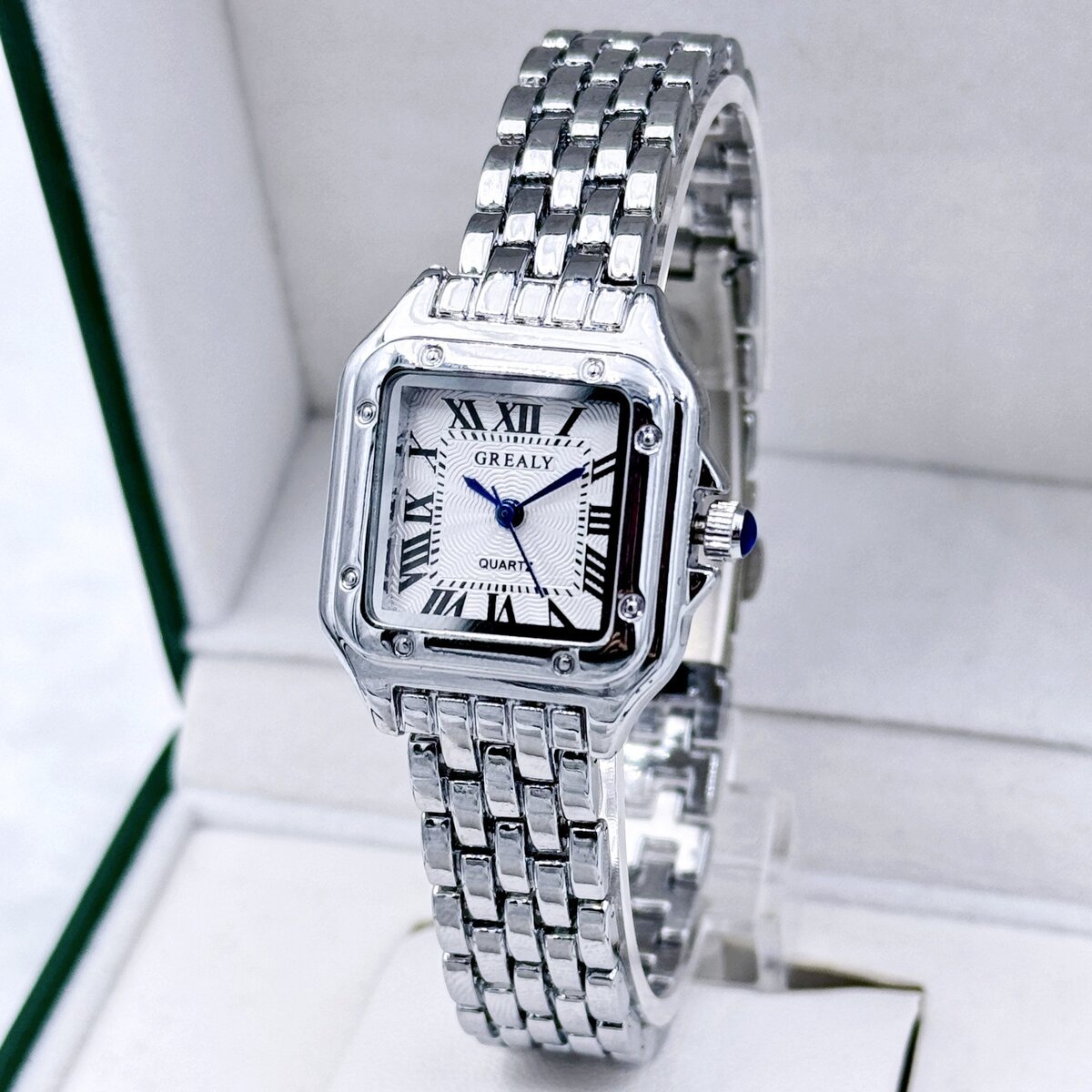 new women watch light luxury brand business gold stainless steel ladies fashion quartz watches female clock bracelet wristwatch new women watch light luxury brand business gold stainless steel ladies fashion quartz watches female clock bracelet wristwatch